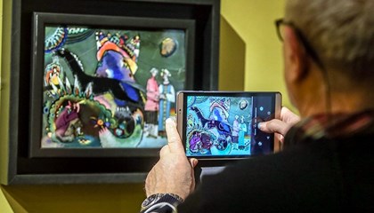 Витражных дел мастер